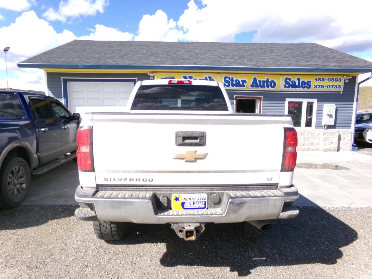 2016 White Chevrolet Silverado 2500HD LT Crew Cab 4WD (1GC1KVEGXGF) with an 6.0L V8 OHV 16V FFV engine, 6A transmission, located at 2630 Philips Field Rd., Fairbanks, AK, 99709, (907) 458-0593, 64.848068, -147.780609 - Photo#3